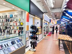 Busy Bedok South hdb shop | Opp market | Empty now (D16), Shop House #622532831